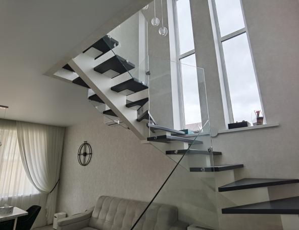 Остекление лестницы в частном доме